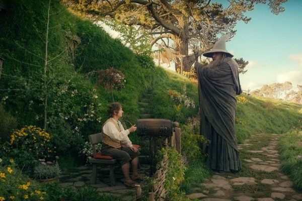 ¿Cómo empieza el señor de los anillos?