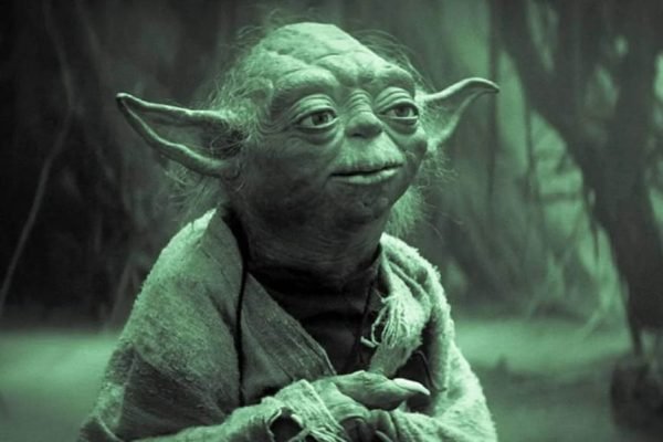 ¿Por qué yoda habla al revés?
